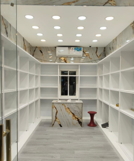 Beauty & Cosmetics Store